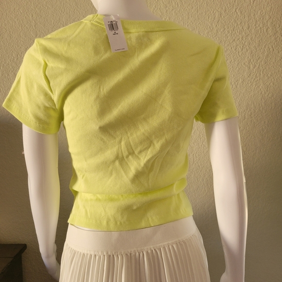 Old Navy Cropped Ribbed Top - Picture 3 of 4